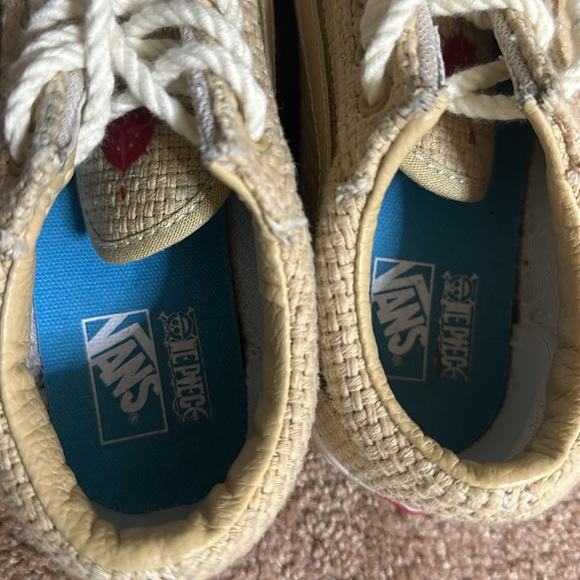 ONE PIECE VANS LIKE NEW(limited addition) - Picture 5 of 5